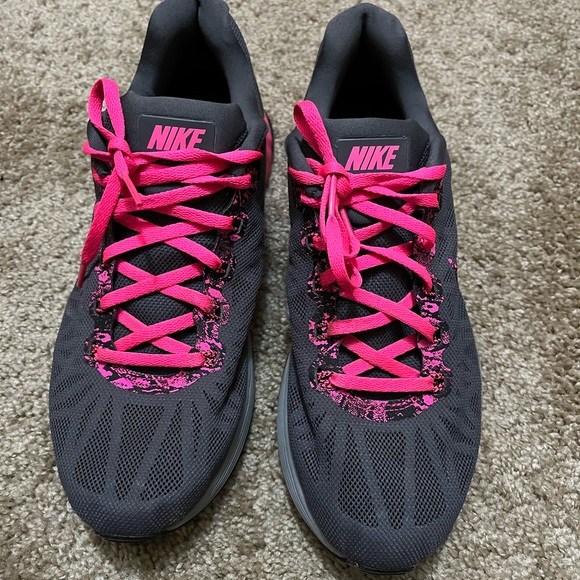 Nike Shoes - Nike lunarlon woman’s 9 1/2 gray and pink logo lace up sneakers